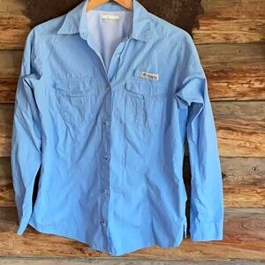 Columbia Sky Blue Casual Shirt with vented back panel